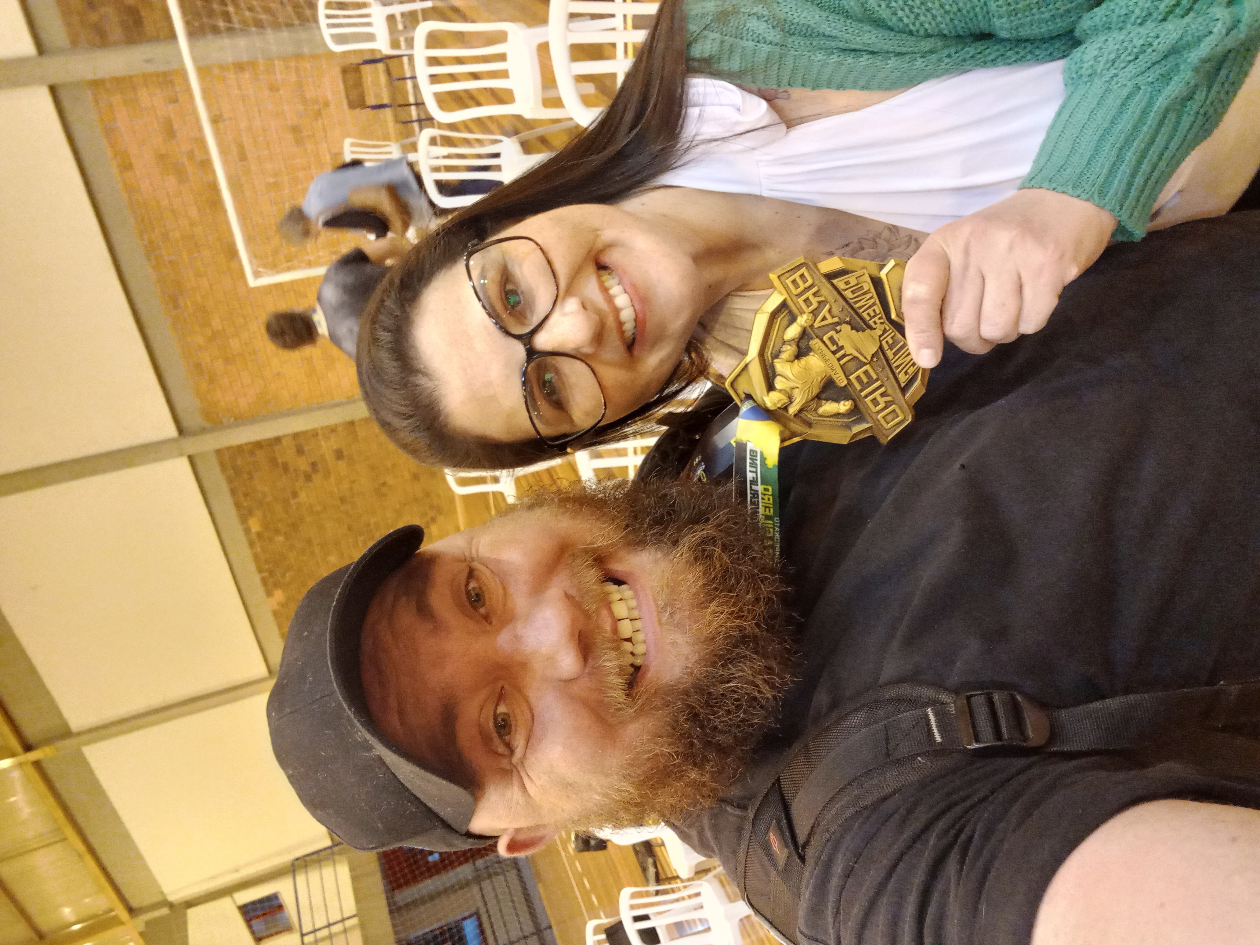 Ademir Sbissigo com medalha de campeão